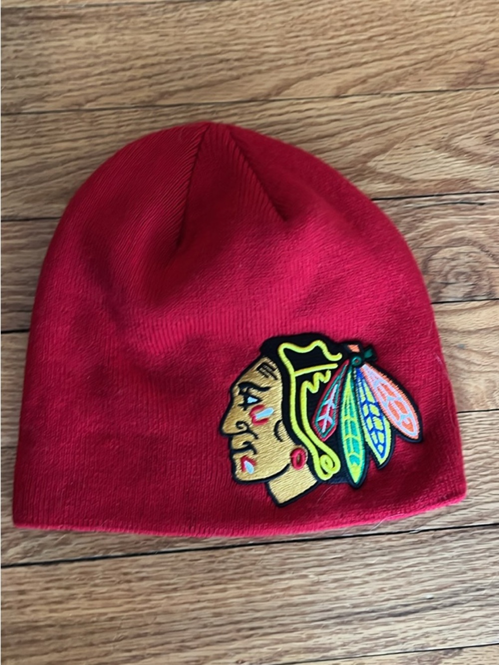 Chicago Blackhawks beanie red embroidered NHL hockey